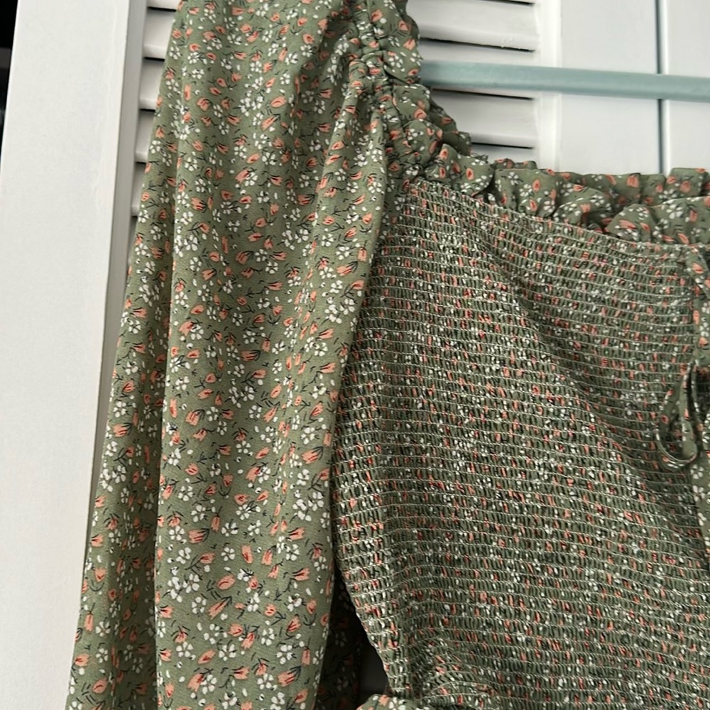 Cropped Blouse - Picture 4 of 4